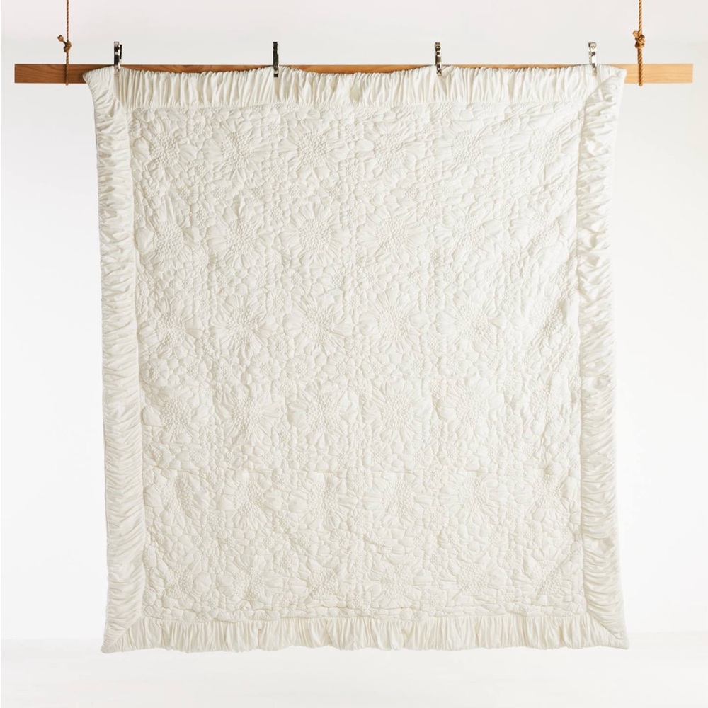 Anthropologie Dahlia Cotton Jersey Floral Quilt in White - Twin Size Bed - Picture 3 of 7